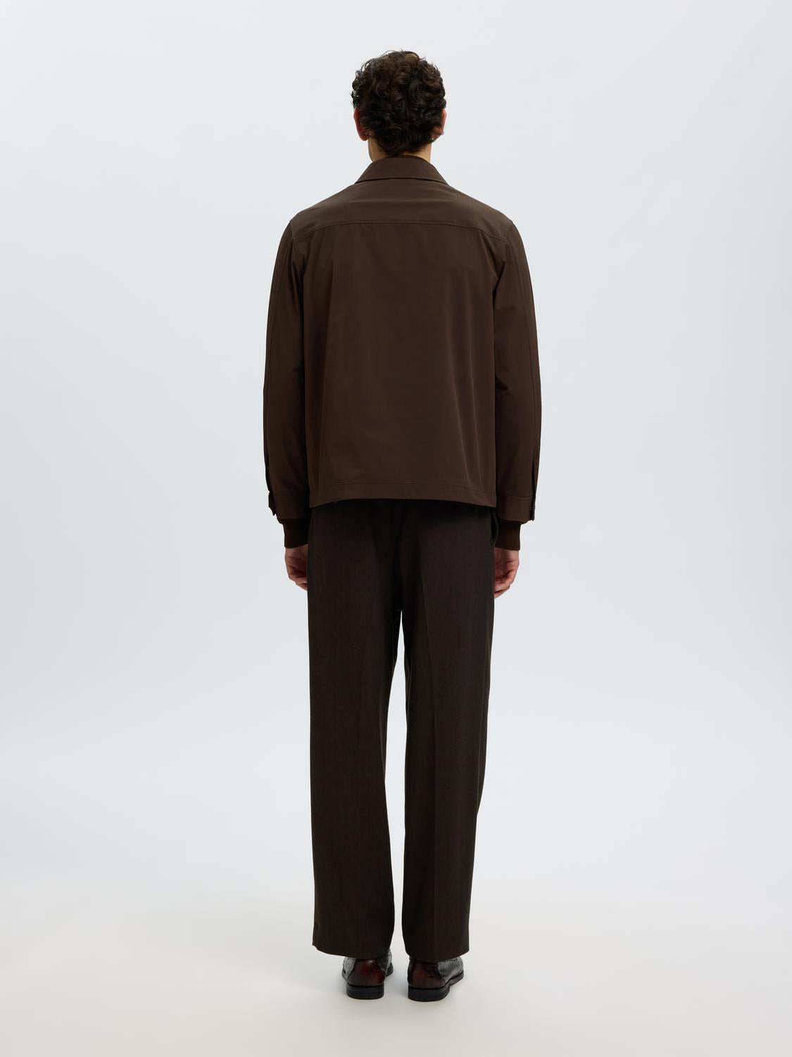 model_shot-back